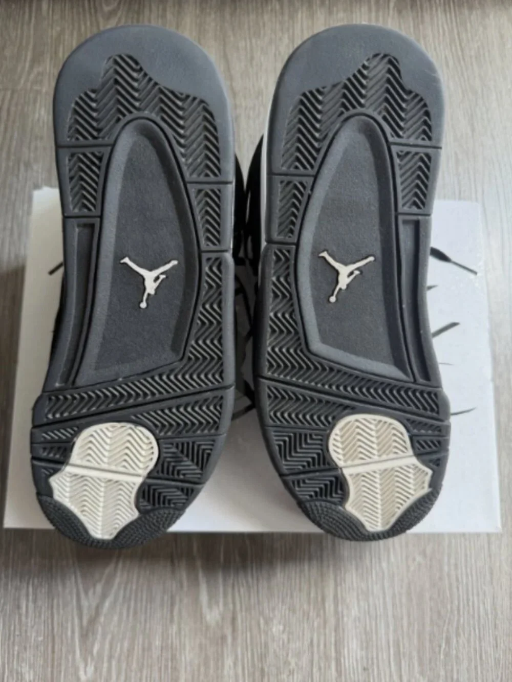 Air Jordan 4 Retro White Thunder